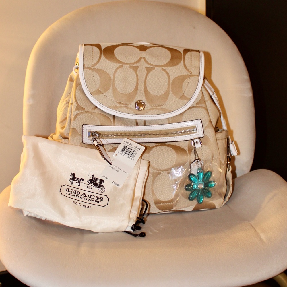 NWT Coach F16556;Beige and White Daisy Canvas Backpack